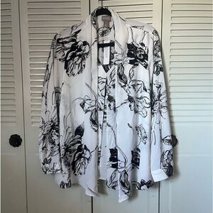 CHICO'S Women's size 1 floral black and white long sleeve